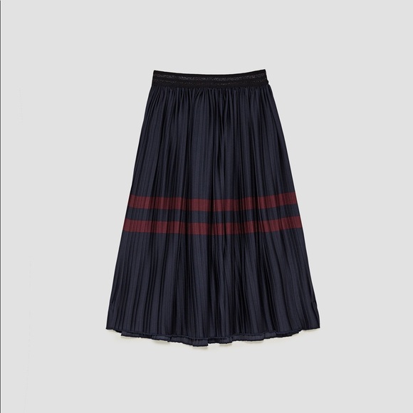 Zara pleated skirt navy - Picture 3 of 3